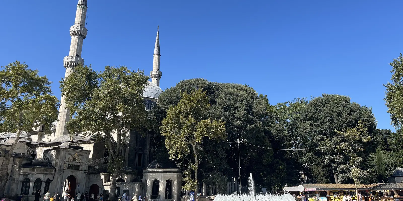 Eyüp Sultan Camii ve meydanı
